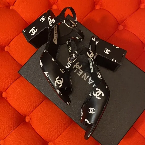 Chanel - Picture 12 of 16